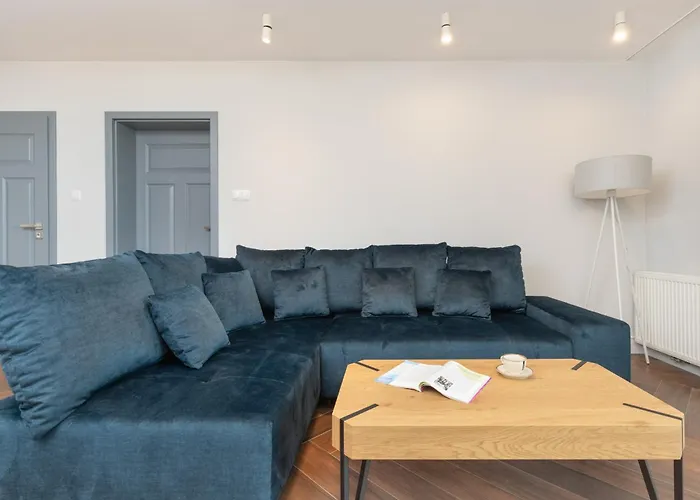 Exceptional Apartment With Charming Garden And Parking By Noclegi Renters