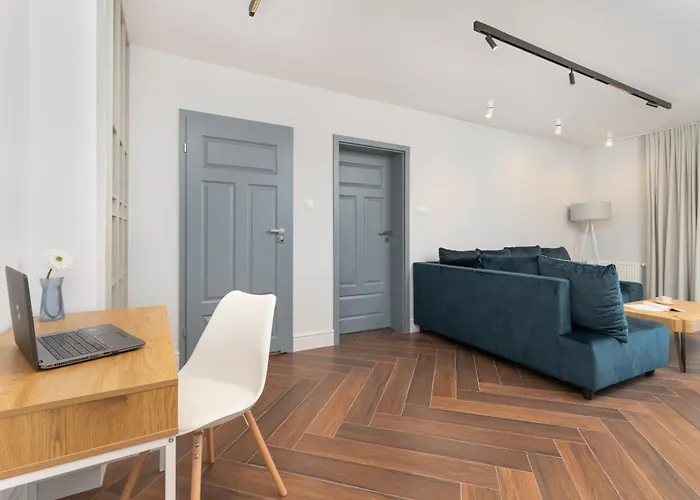 Exceptional Apartment With Charming Garden And Parking By Noclegi Renters
