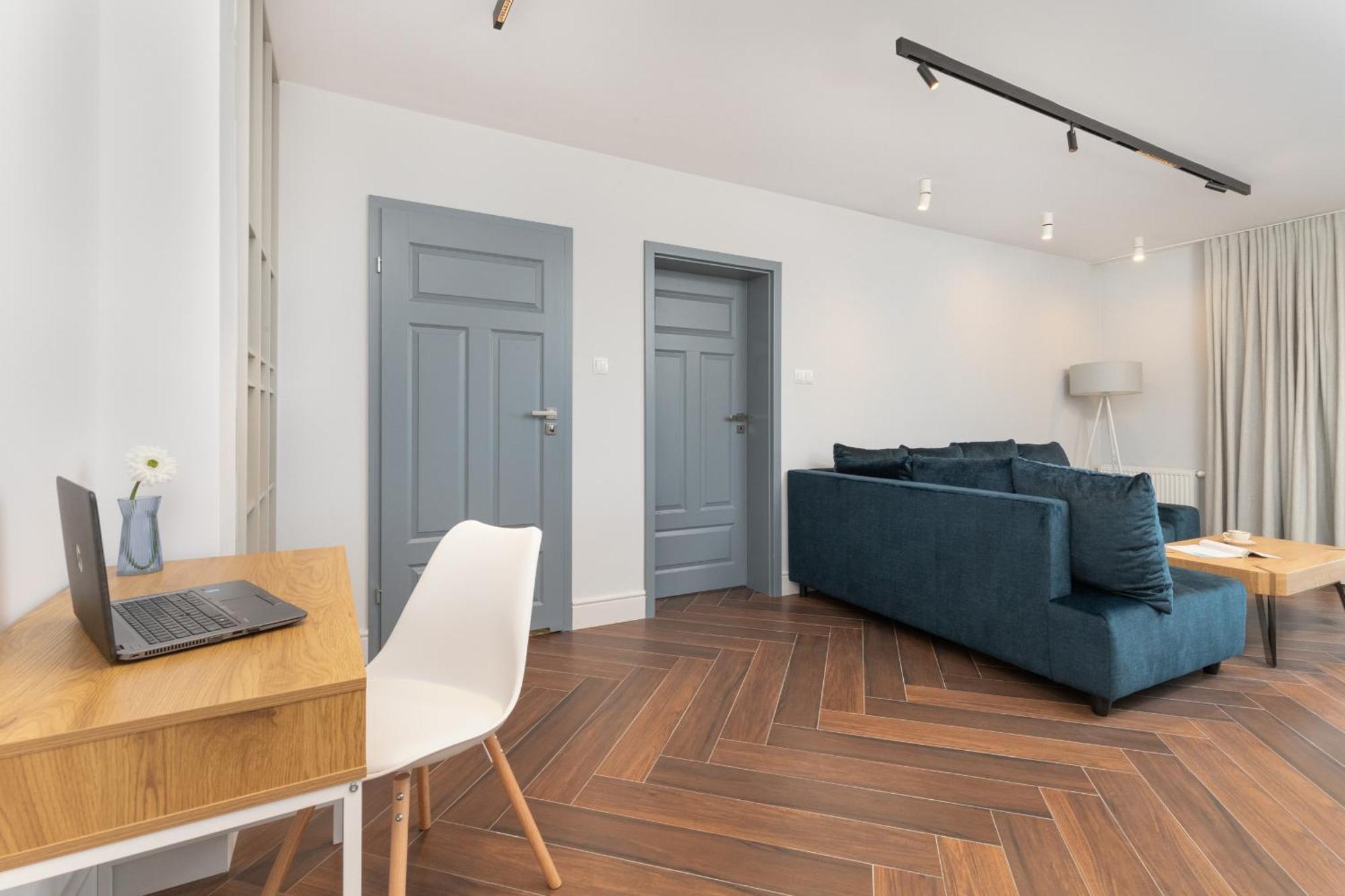 Exceptional With Charming Garden And Parking By Renters Apartament